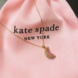 Price Just Dropped: Kate Spade Necklace with Pouch (Pick up🛒 In Bellevue) *Check out my other Posts 💕