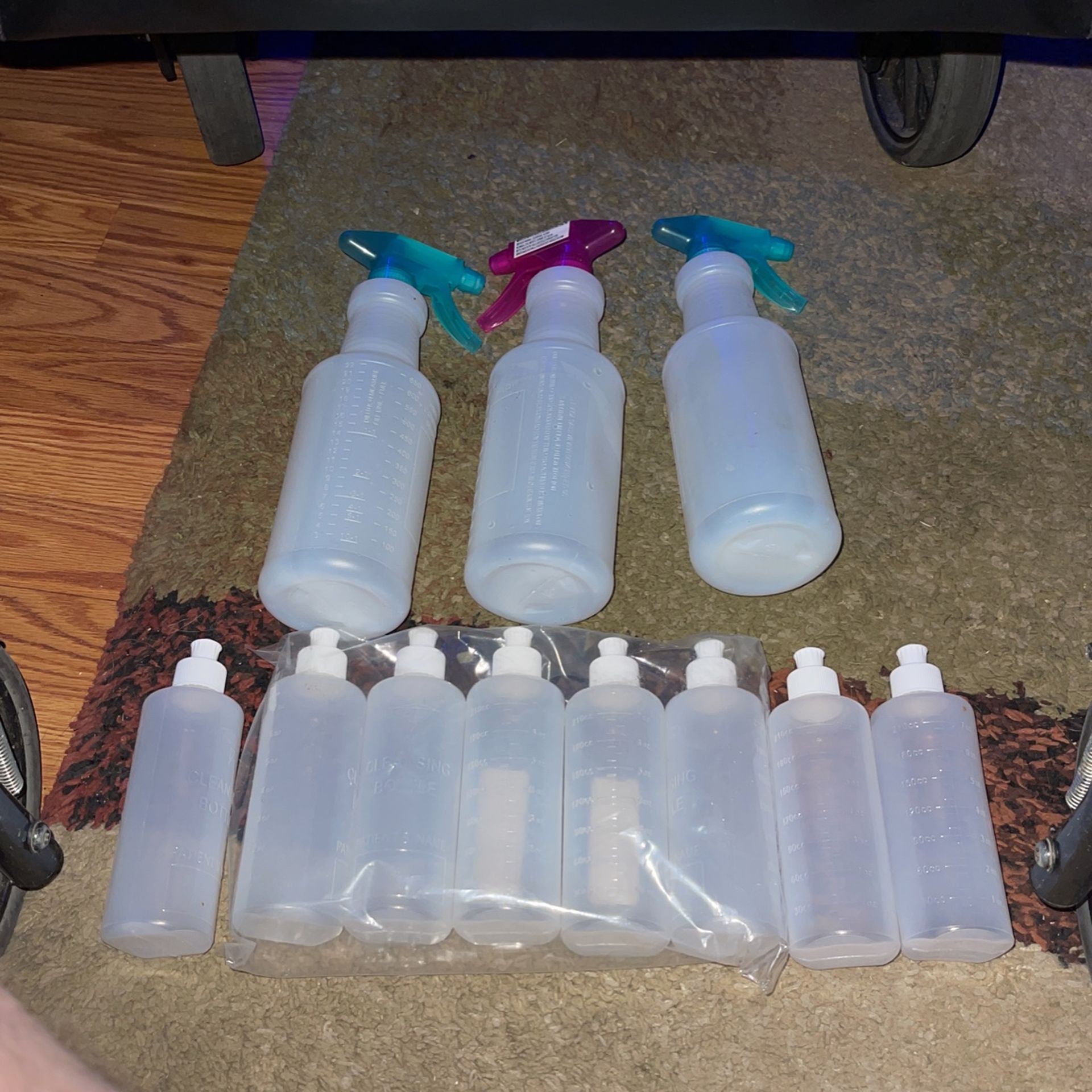Spray Bottles And Squeeze Bottles