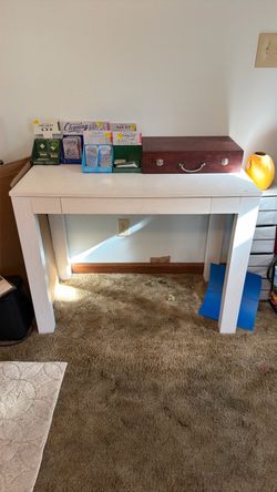 White Wood Desk with Drawer