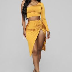 Yellow 2 Peice Set Fashion Nova Size Small 