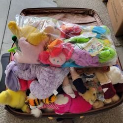 Full Giant Suitcase With Tons Of Plush Toy/stuffed Animal Toys. Brand New Bendy Flowers 
