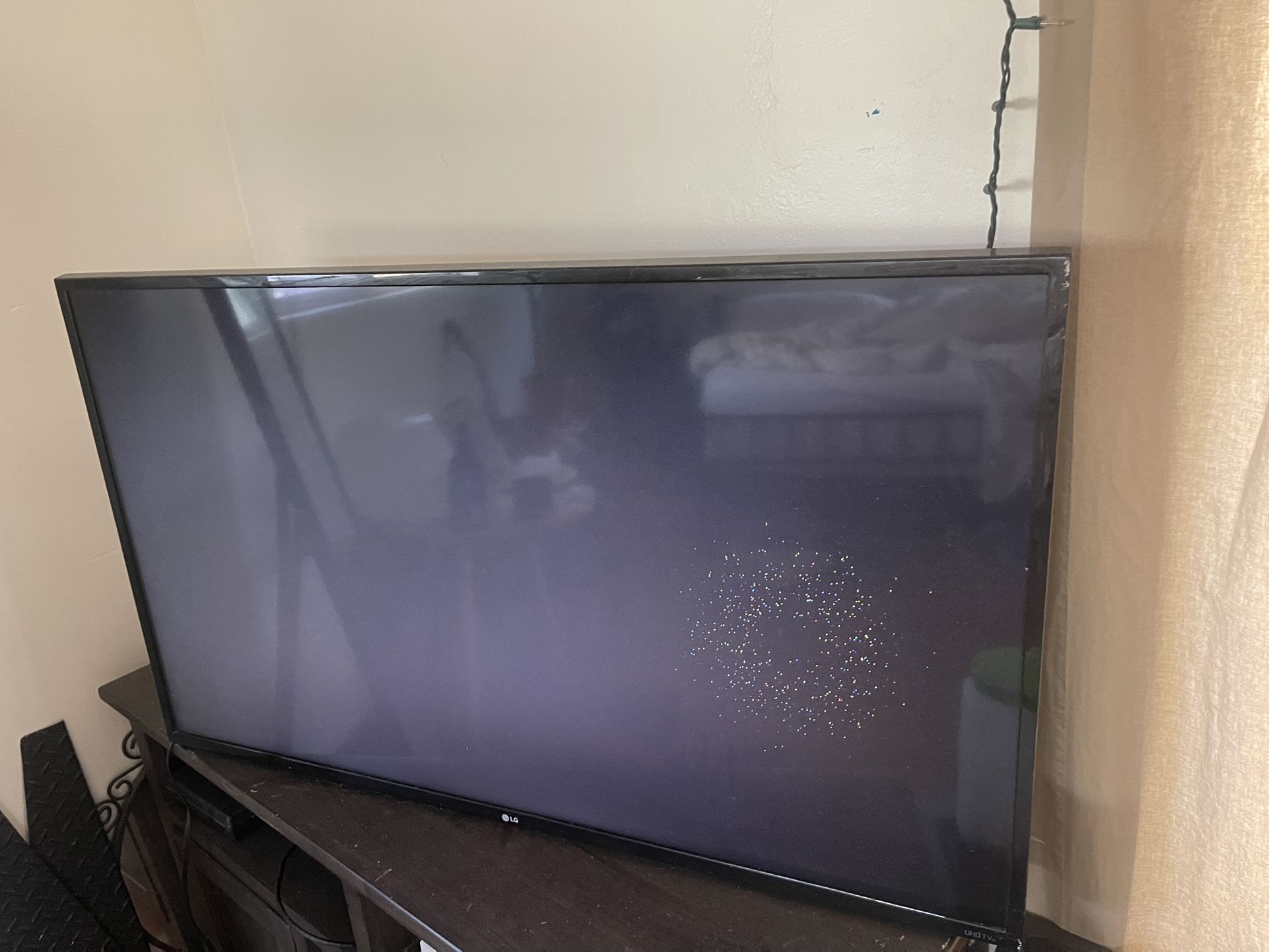 UHD LG TV - 43 in