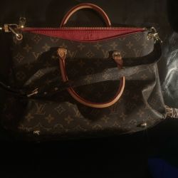 Louis Vuitton shoulder bag Like New 