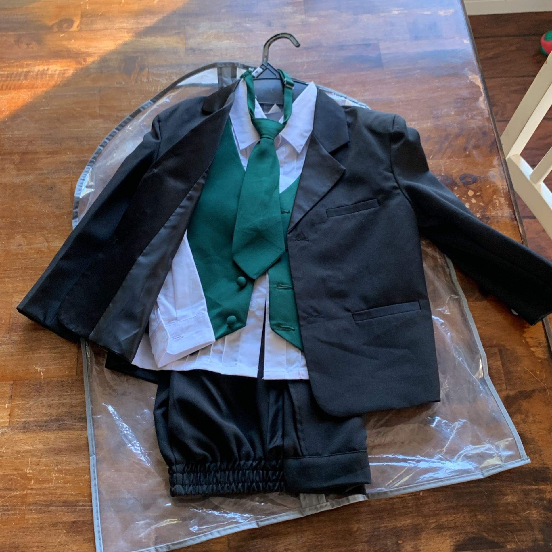 Size 4 Boys Suit And Tie