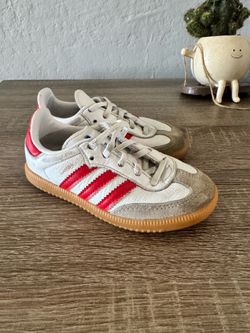 Toddler shoes 9c
