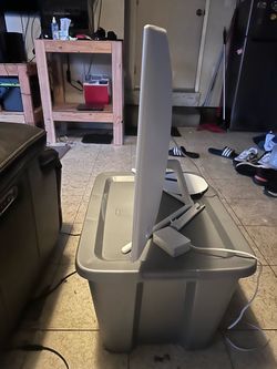 Samsung curved 32” monitor with stand