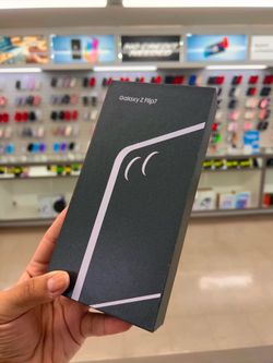 Galxy Z flip 7 256GB UNLOCKED