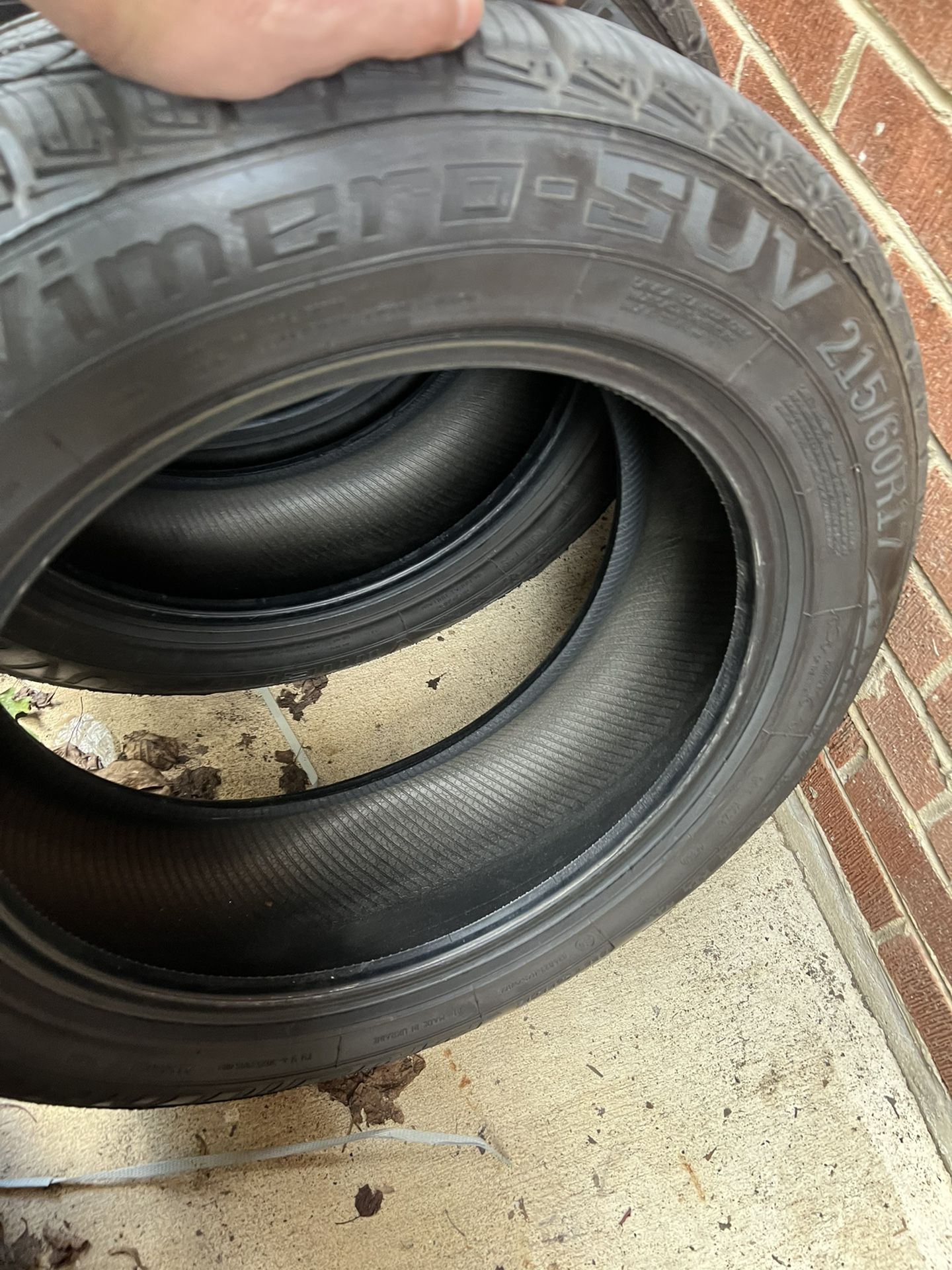 215/60R17 Solo 1000 Millas Corrió Como Nuevas 4 Son Iguales