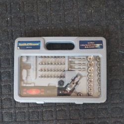 Smith & Wesson 61-Piece 3-Way Rachet Screwdriver Bit And Socket Set