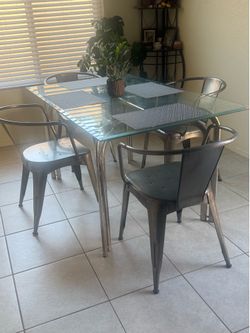 Glass dining table set -$160 🚚 if needed