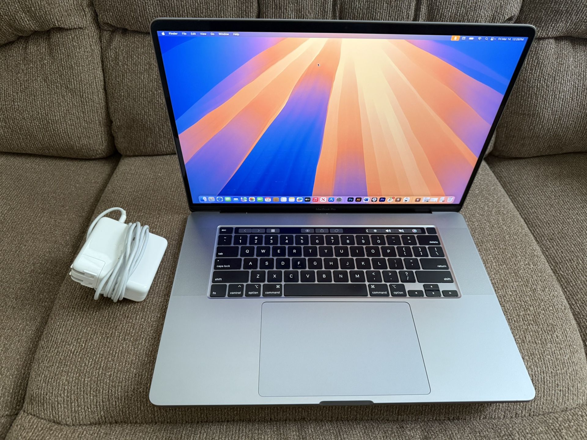 2019/2021 MacBook Pro 16”, i7 2.6ghz 6 Cores, 32gb ram,512gb.4GB graphic