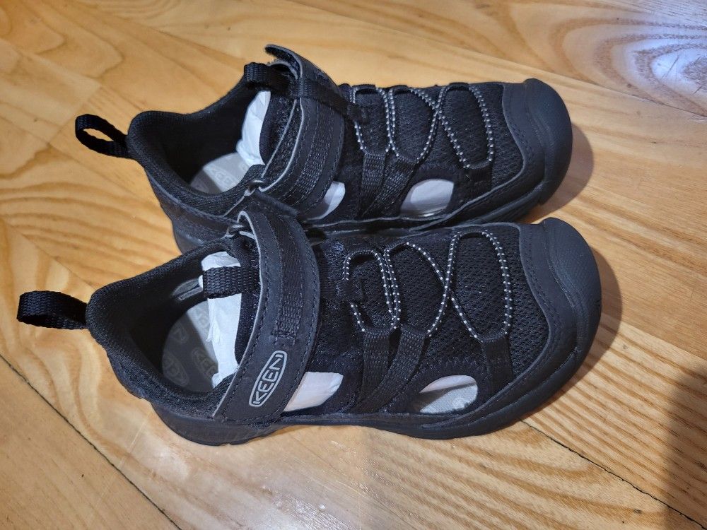 KEEN Unisex Child Breathable Comfortable Easy On Quick Dry Athletic Sandal Shoe Size 11 Little Kid