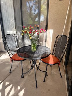 Elegant Metal Patio Bistro Set – Balcony / Apartment / Outdoor Seating