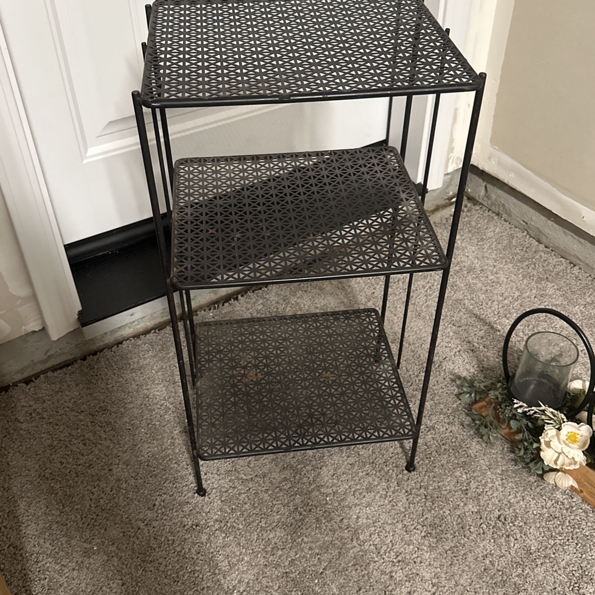 Shelf / Storage Rack