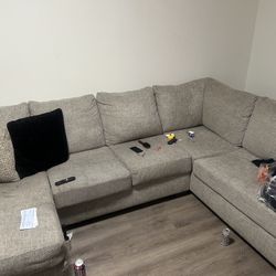 COUCH FOR SALE 600 SELL ASAP 