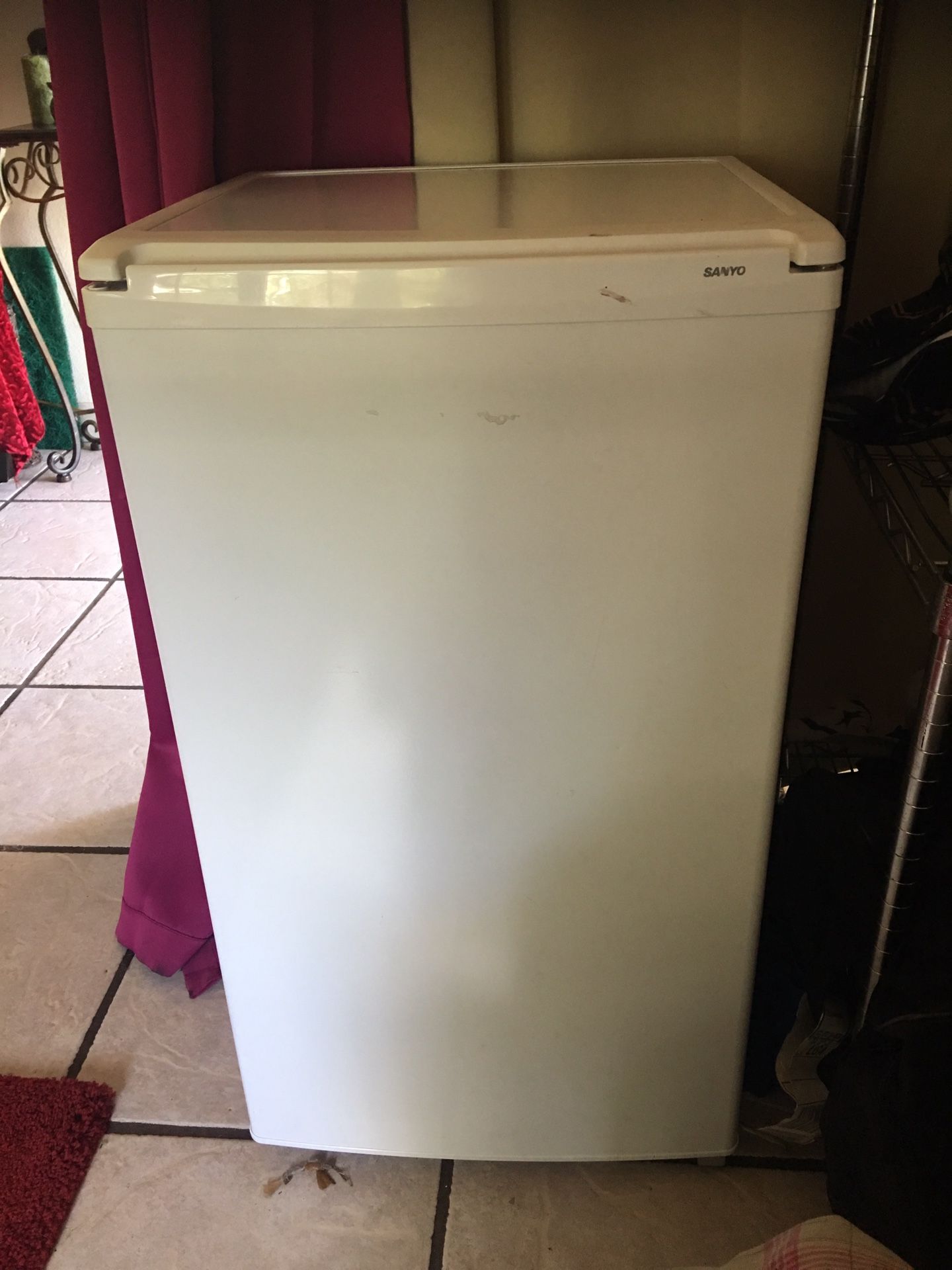 Sanyo Mini Refrigerator