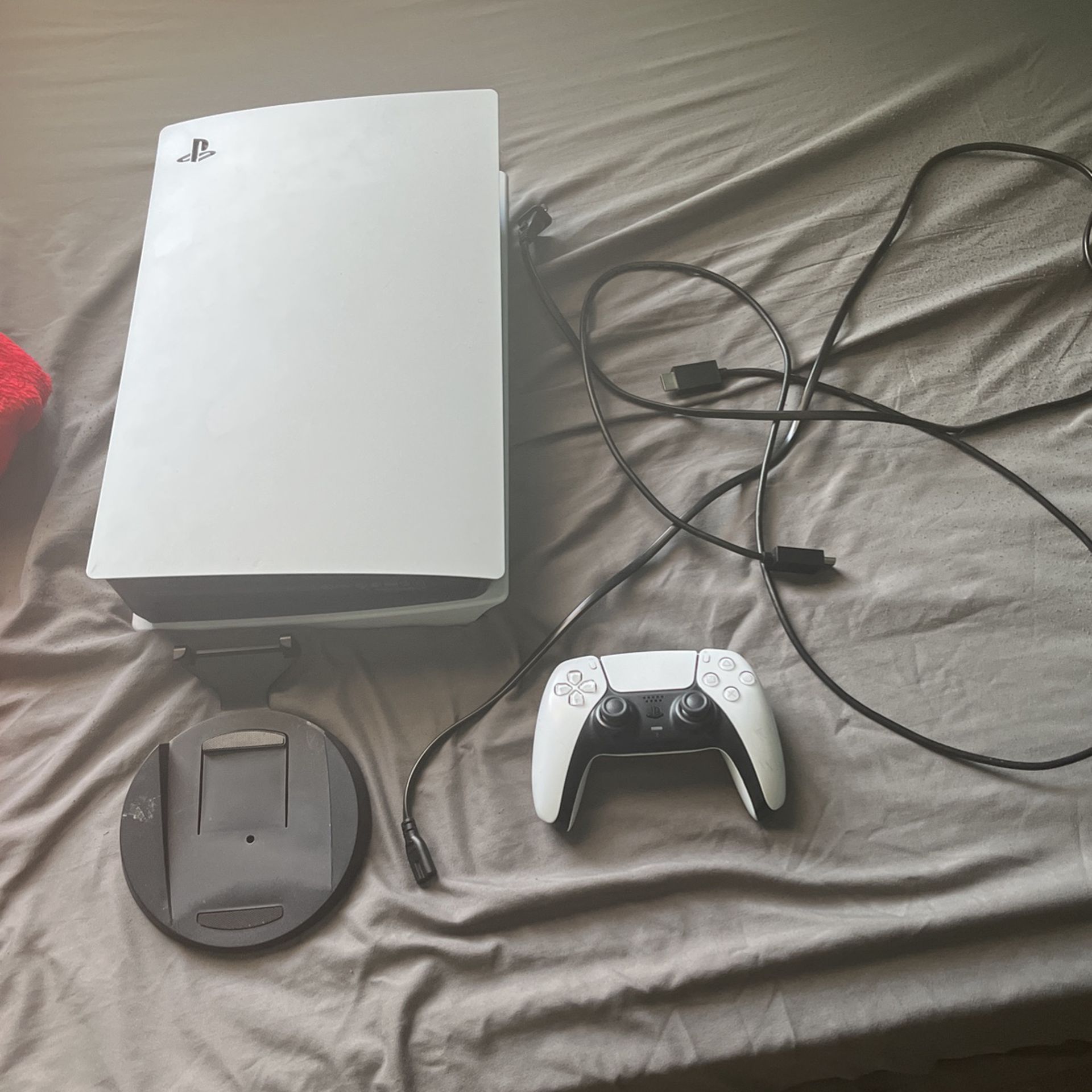 Used Ps5 Like New/ White/size Regular. 825 GB