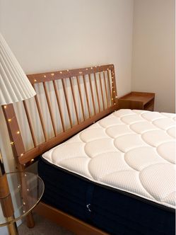 Dreamcloud Premium Hybrid Queen Size Mattress: under 2 years old, pet-free home