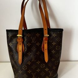 Beautiful Louis Vuitton Monogram Bucket Bag