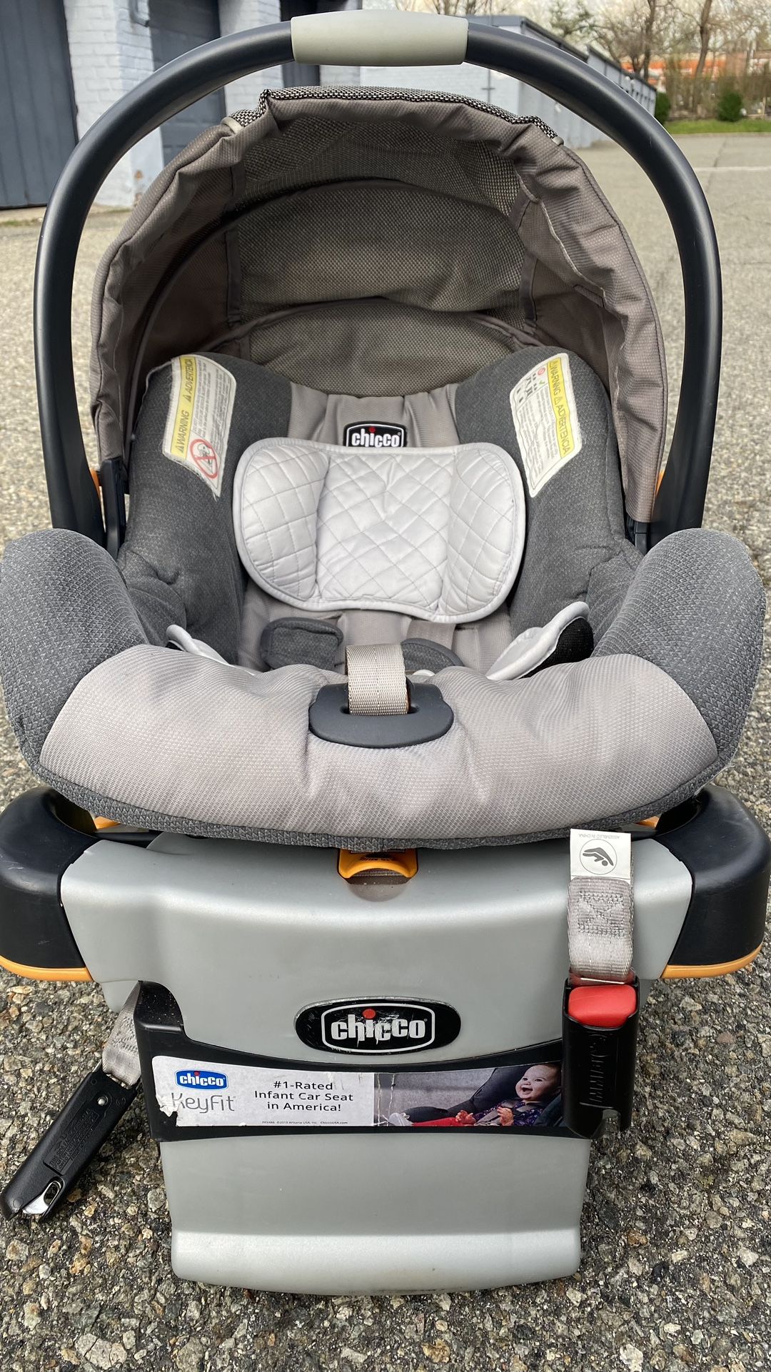 Chicco KeyFit 30 Infant Car Seat and Base | Rear-Facing Seat for Infants 4-30 lbs.| Infant Head and Body Support | Compatible with Chicco Strollers | 