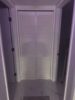 ❗️FREE ❗️bifold doors 36” x 79”