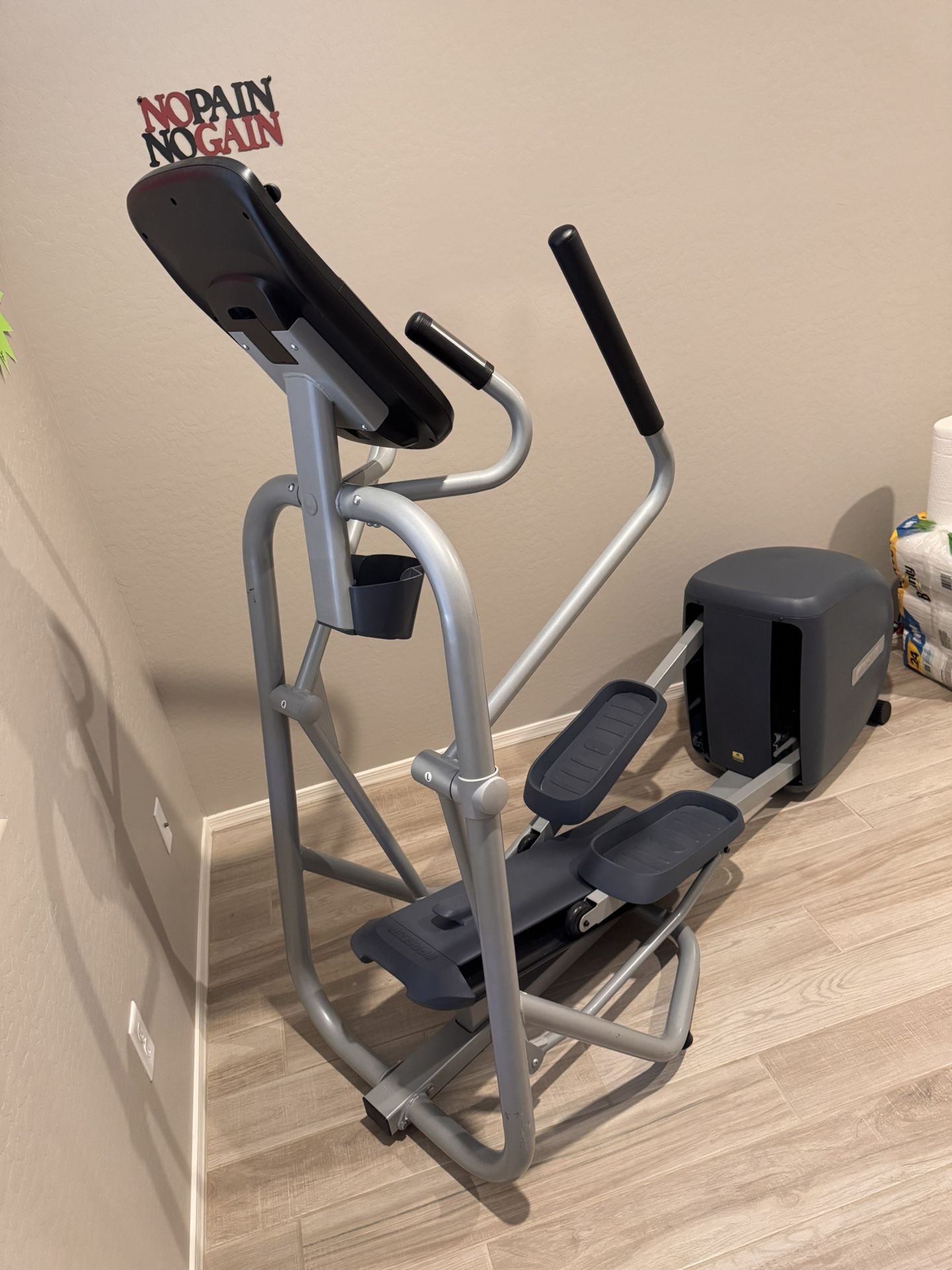 Precor EFX225 Elliptical Machine