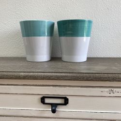 Two ceramic planter pots