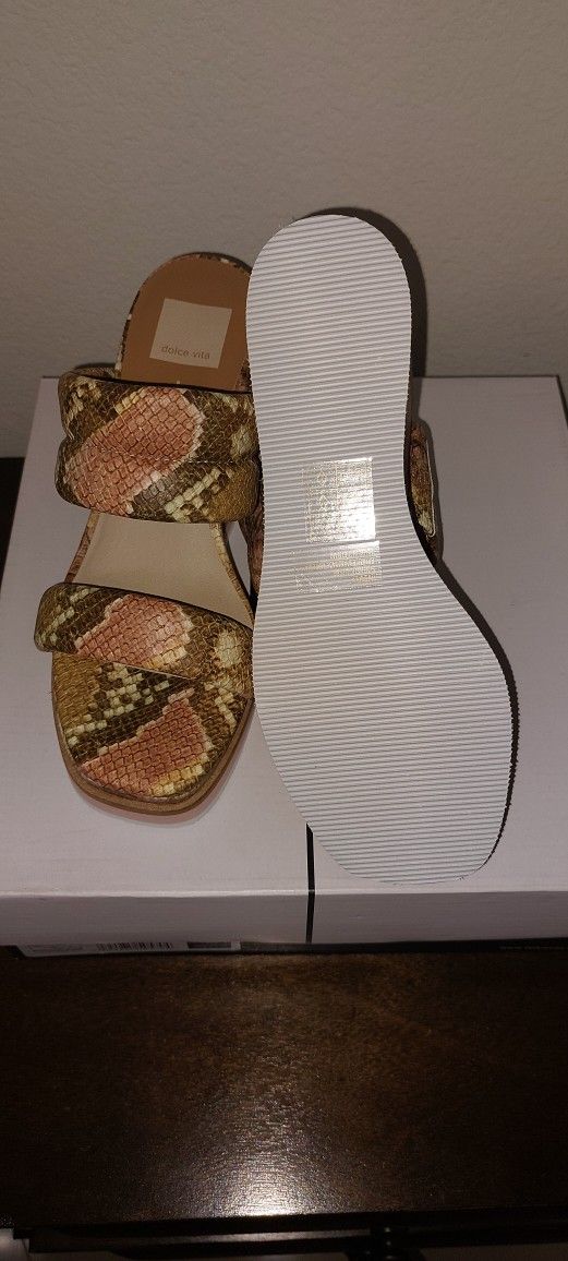 Size 7 Brand New Wedges