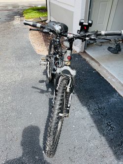 Schwinn S25 mountain cycle