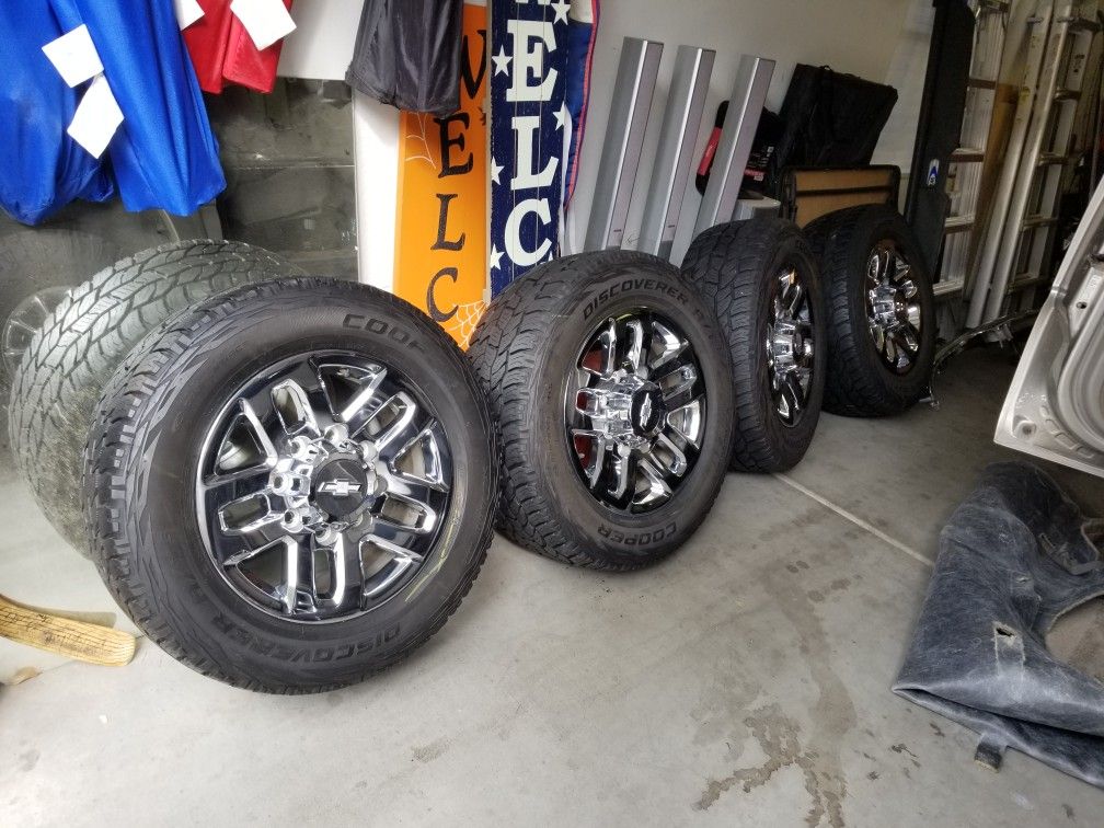 2018 Chevy Silverado 2500 take offs. Perfect Chrome! for Sale in