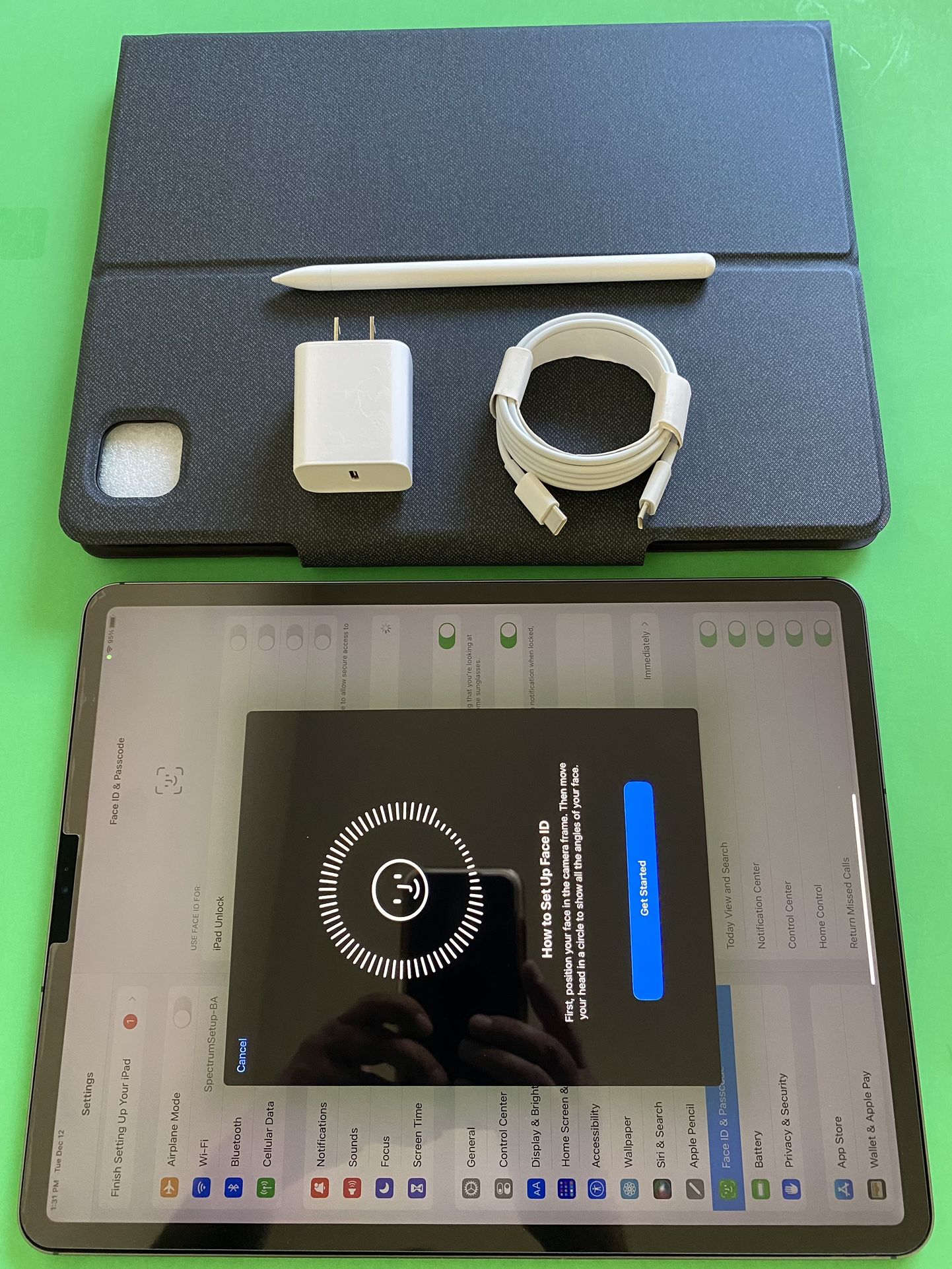 256GB Apple IPad Pro 12.9” 3rd Generation (Face ID/Liquid Retina Display) with keyboard, stylus Pen & Accessories