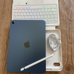 Apple iPad 10th Generation 256GB  With  Keyboard case and Pencil 