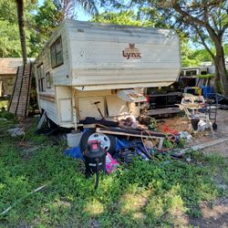 Fifth Wheel Camper 27-ft I Believe