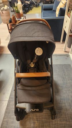 2025 Nuna Mixx Next stroller floor model for sale. New in box 10% off