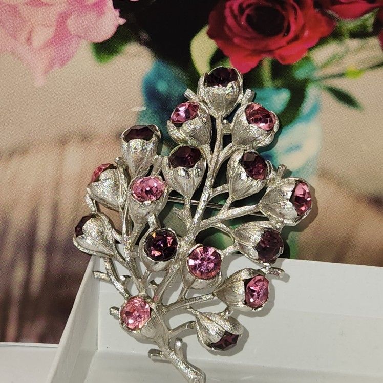 #2428, SIGNED SARAH CIOVENTRY, PURPLE, PINK RHINESTONES, ISTERIA BROOCH.