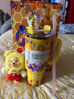Stanley Flowstate Quencher H2.0 40oz Winnie the Pooh Tumbler