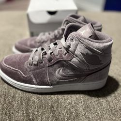 - size 10 Nike Air Jordan 1 Mid SE Shoes "Velvet" Purple Smoke White DQ8397-500 women’s 