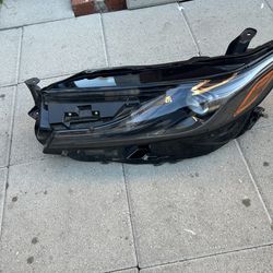 2024-2025 Toyota Camry  Driver side headlight OEM  used