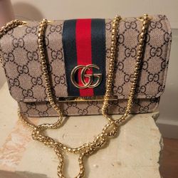 Designer Box Handbag With Gold Chain Strap