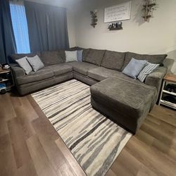 Large Sectional Couch With Chaise
