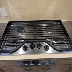 Stove Top Amana 30” Use In Great Condition Gas