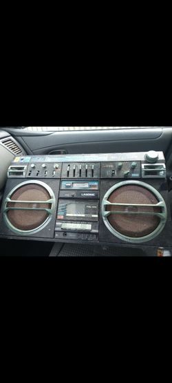 2 vintage boomboxes. Lasonic 931 first edition rare!