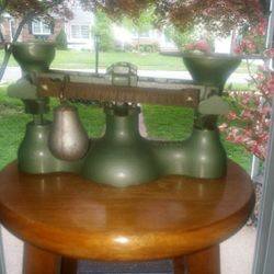 Weight scale (great condition)antique 