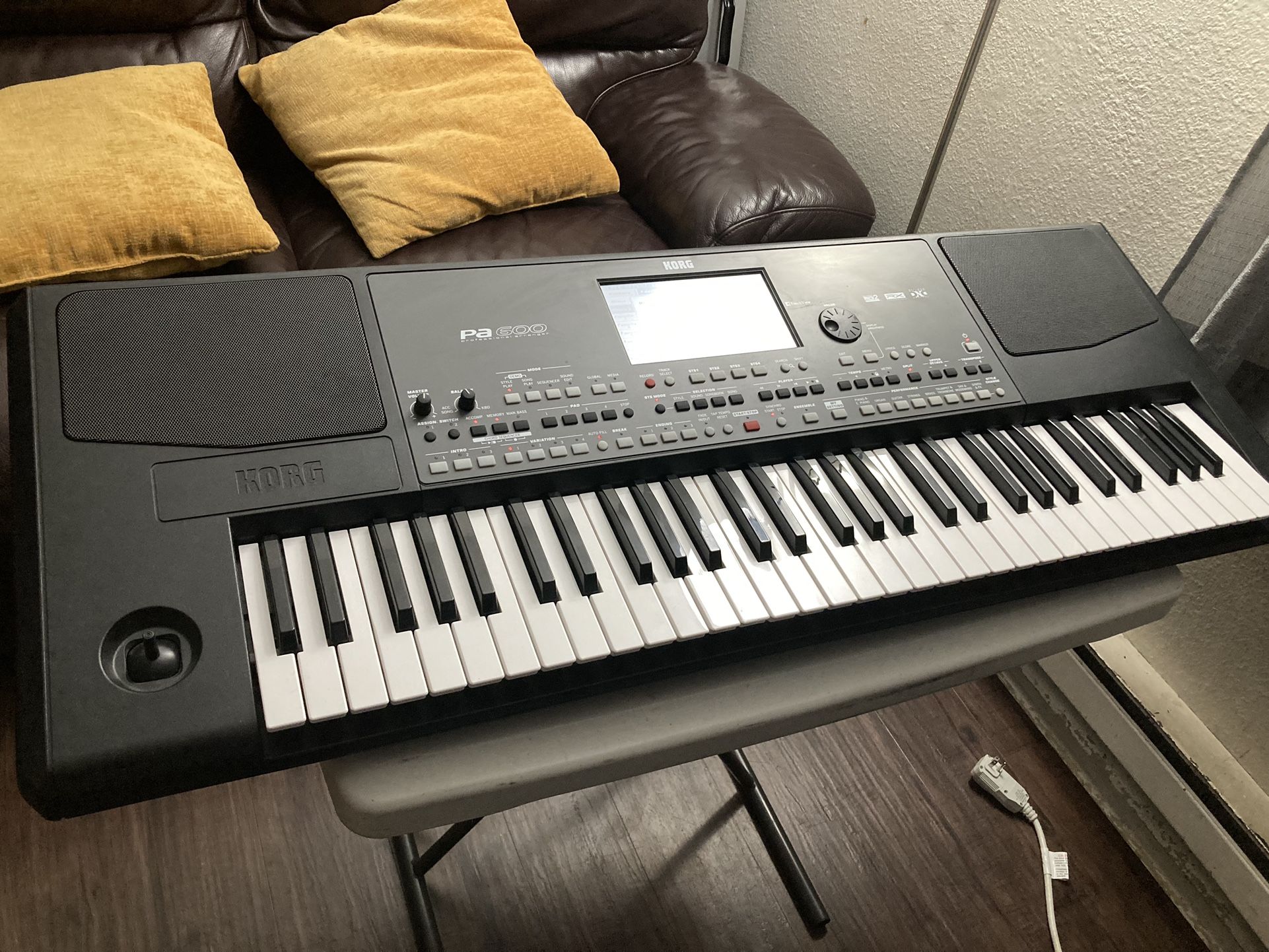Korg Pa600 Con Ritmos Y Samples
