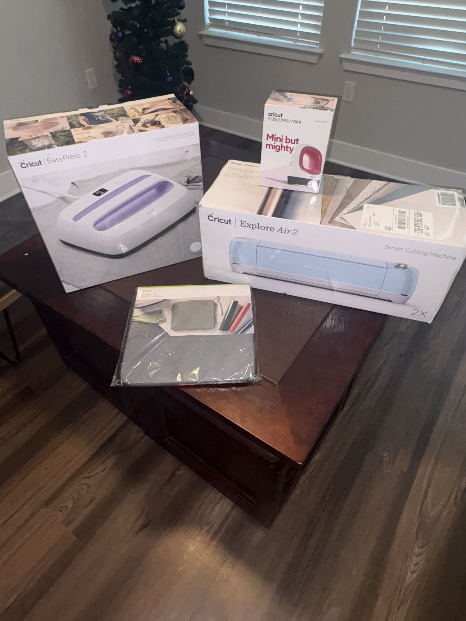 Complete Cricut Bundle (Brand new)
