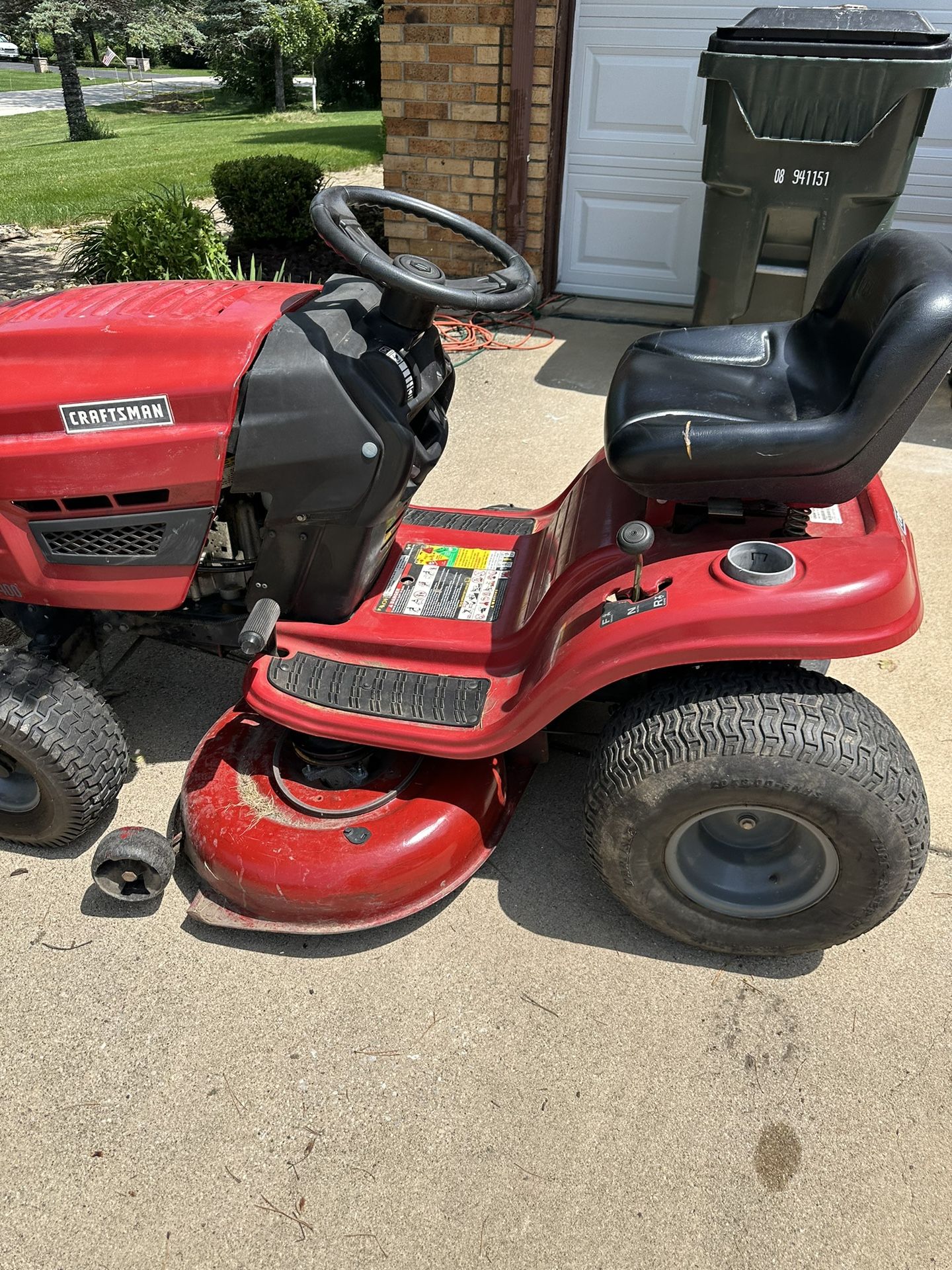 Craftsman Riding Lawn Mower T1400 Tractor for Sale in Sugar Grove, IL