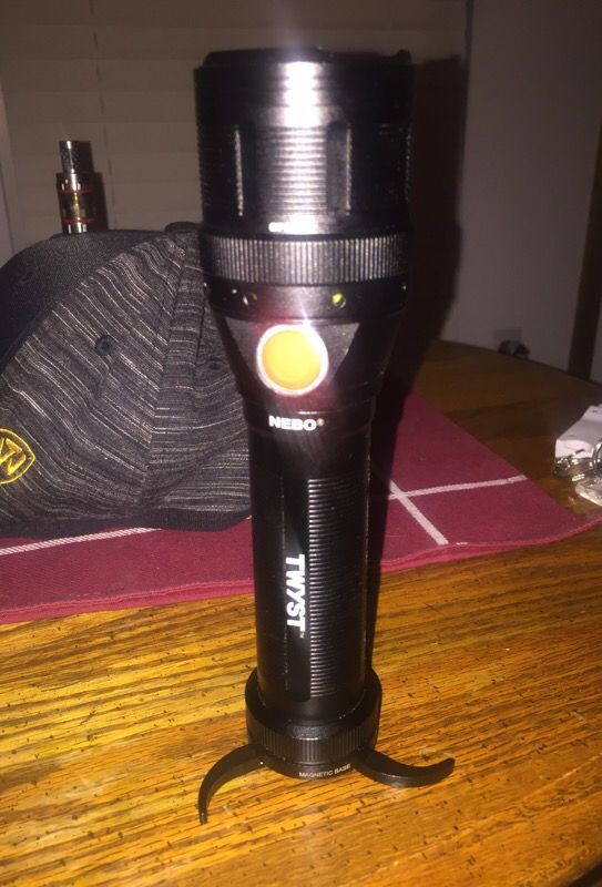 Nebo twyst flashlight