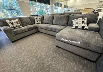 New/ Black Oversized Sectional, Seccional, Couch/ Delivery Available 