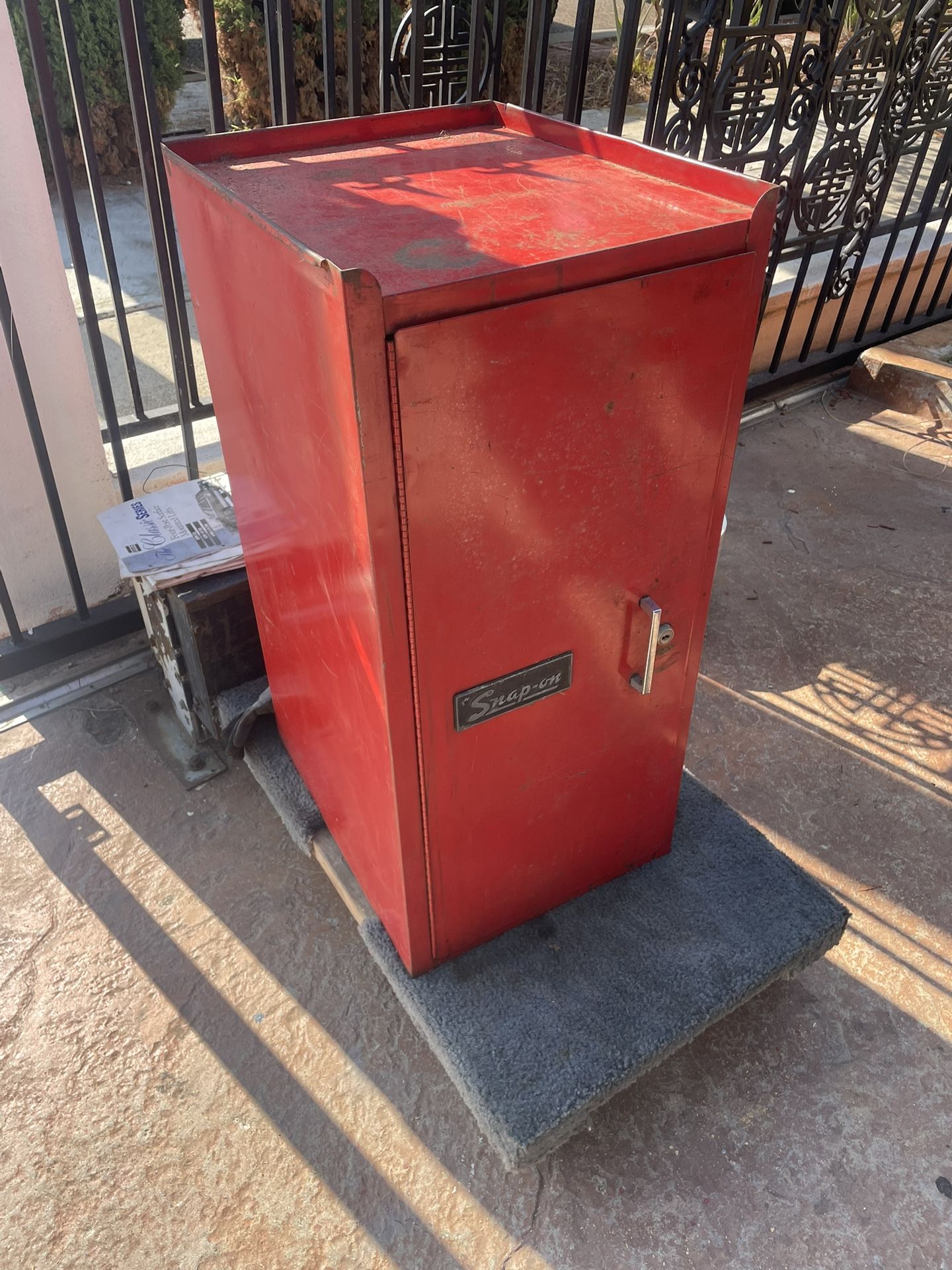 SIDE SNAP ON BOX
