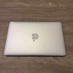 MacBook Air 11” (Early 2015)
